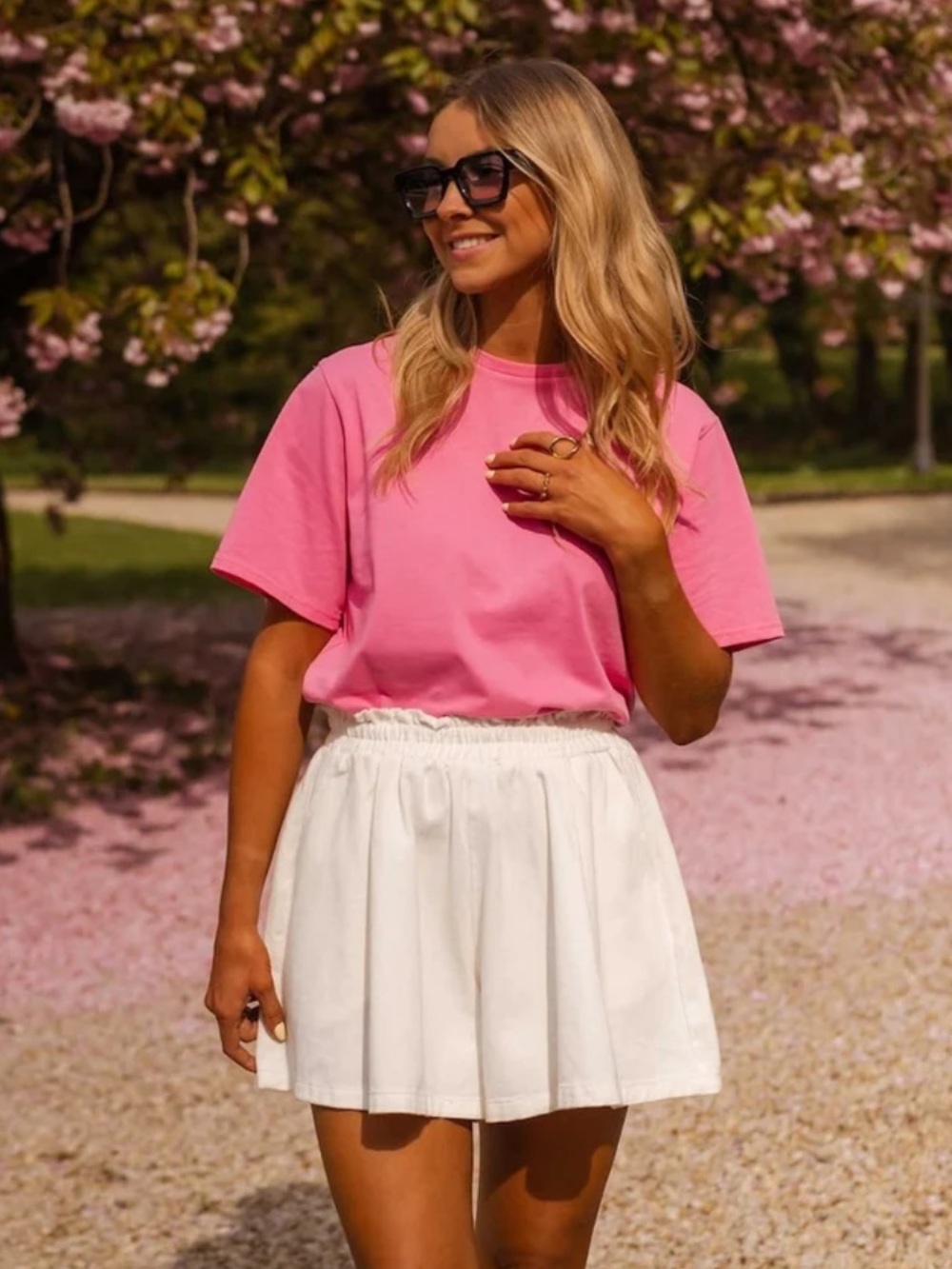 Easy Clothes White Erica Shorts - Picture 3 of 8
